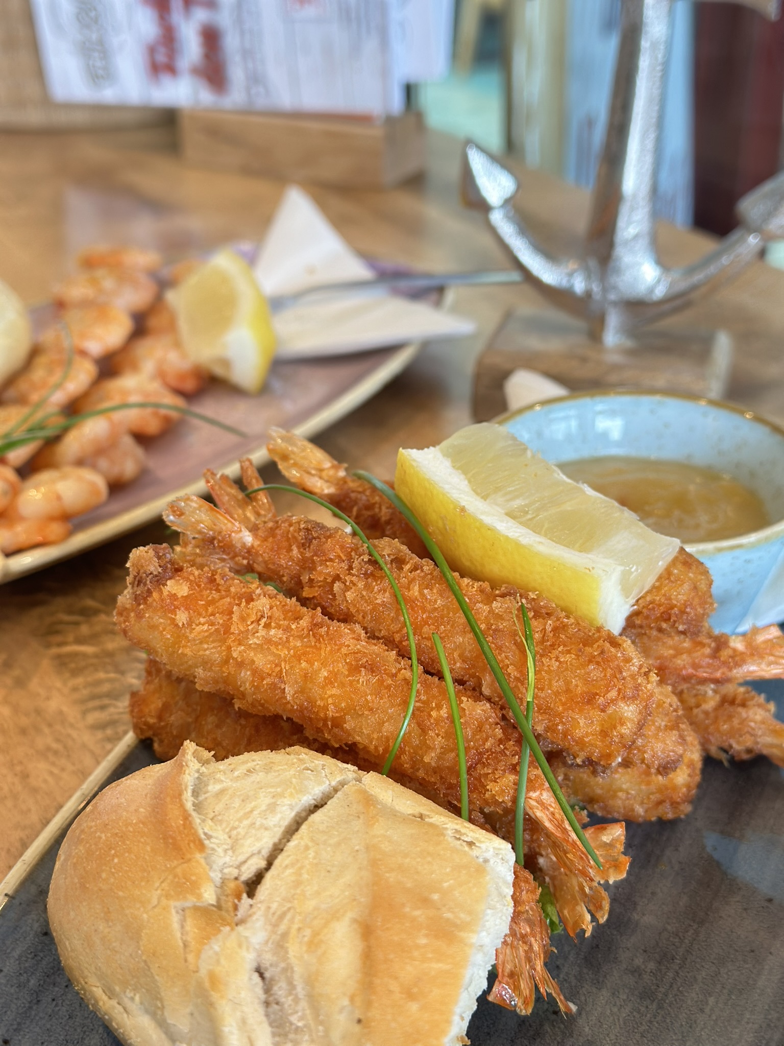 Knuspriger Backfisch mit Dip