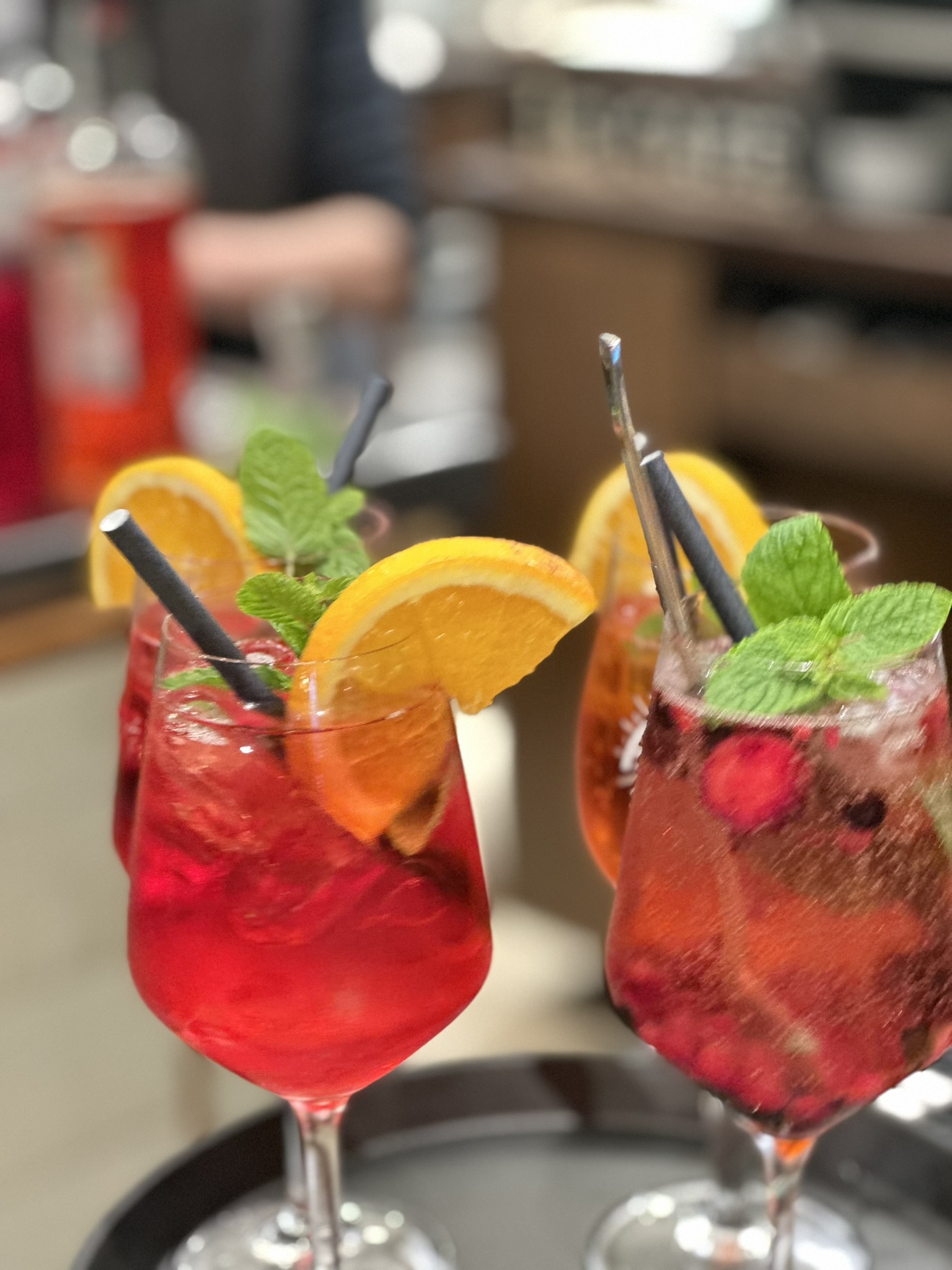 Cocktails mit Zitrone und Minze im Fish & Coffee